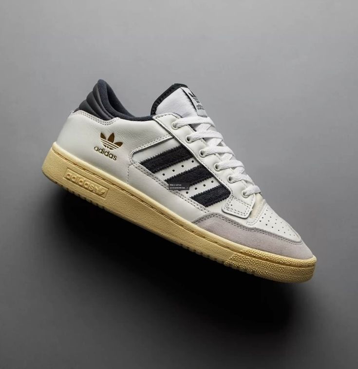 Adidas Model 21